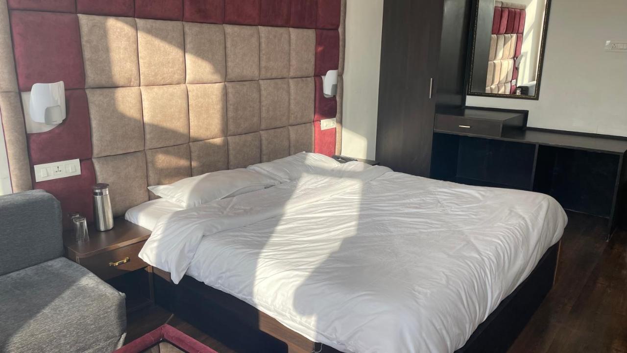 Hotel Senorita Σριναγκάρ Εξωτερικό φωτογραφία
