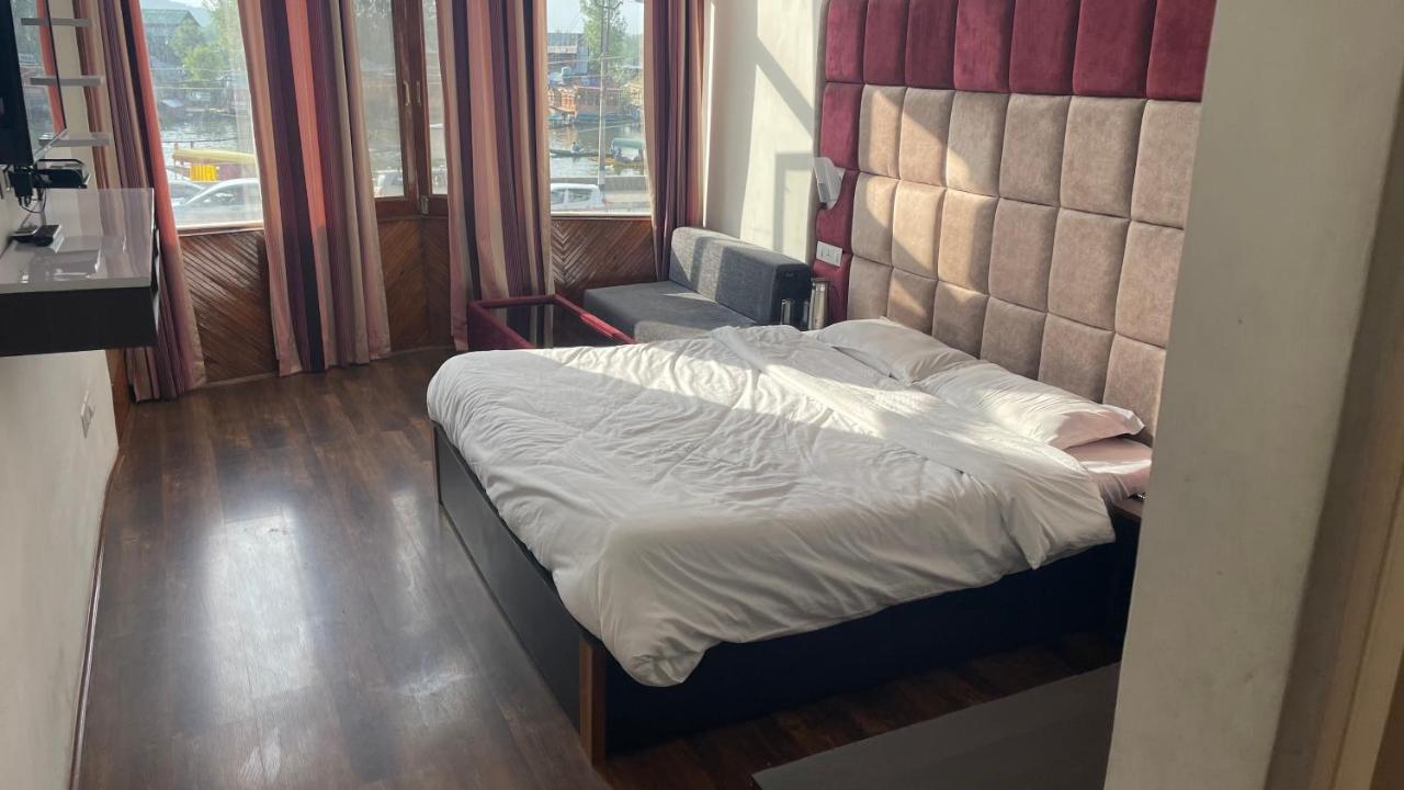 Hotel Senorita Σριναγκάρ Εξωτερικό φωτογραφία