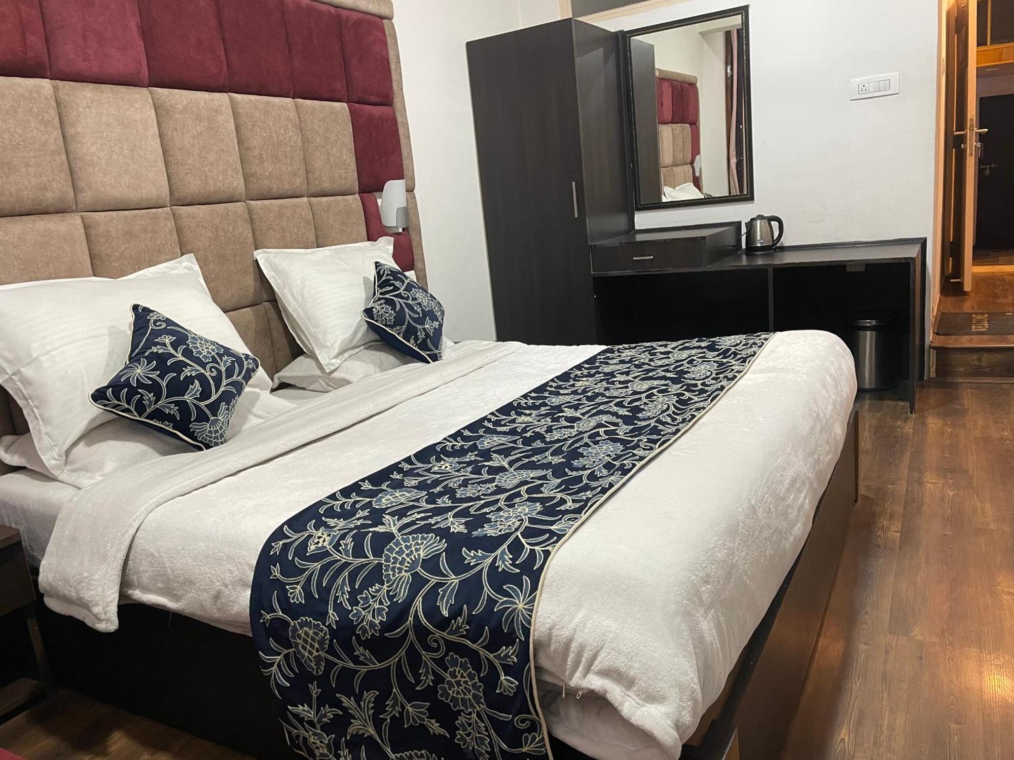 Hotel Senorita Σριναγκάρ Εξωτερικό φωτογραφία