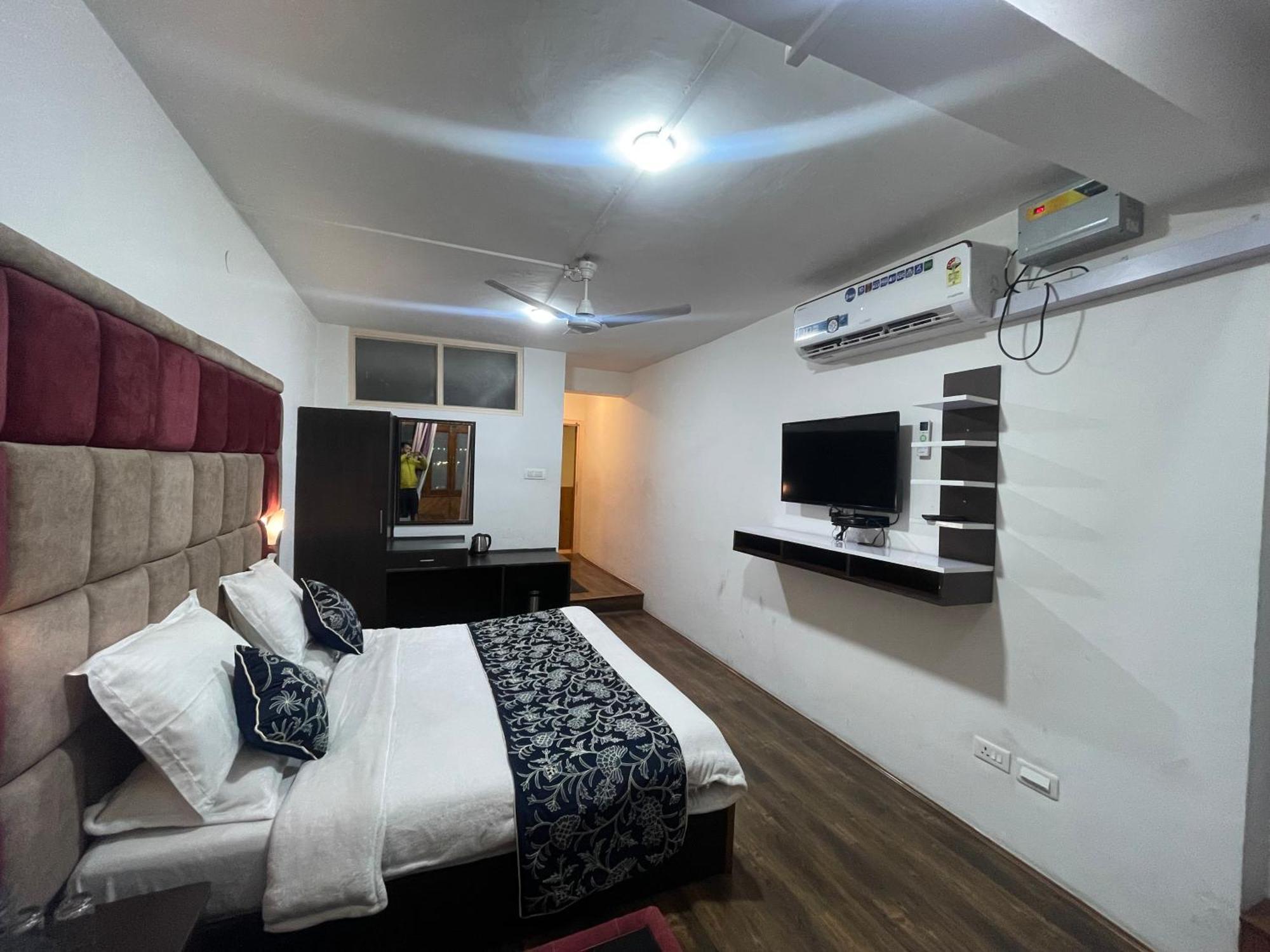 Hotel Senorita Σριναγκάρ Εξωτερικό φωτογραφία
