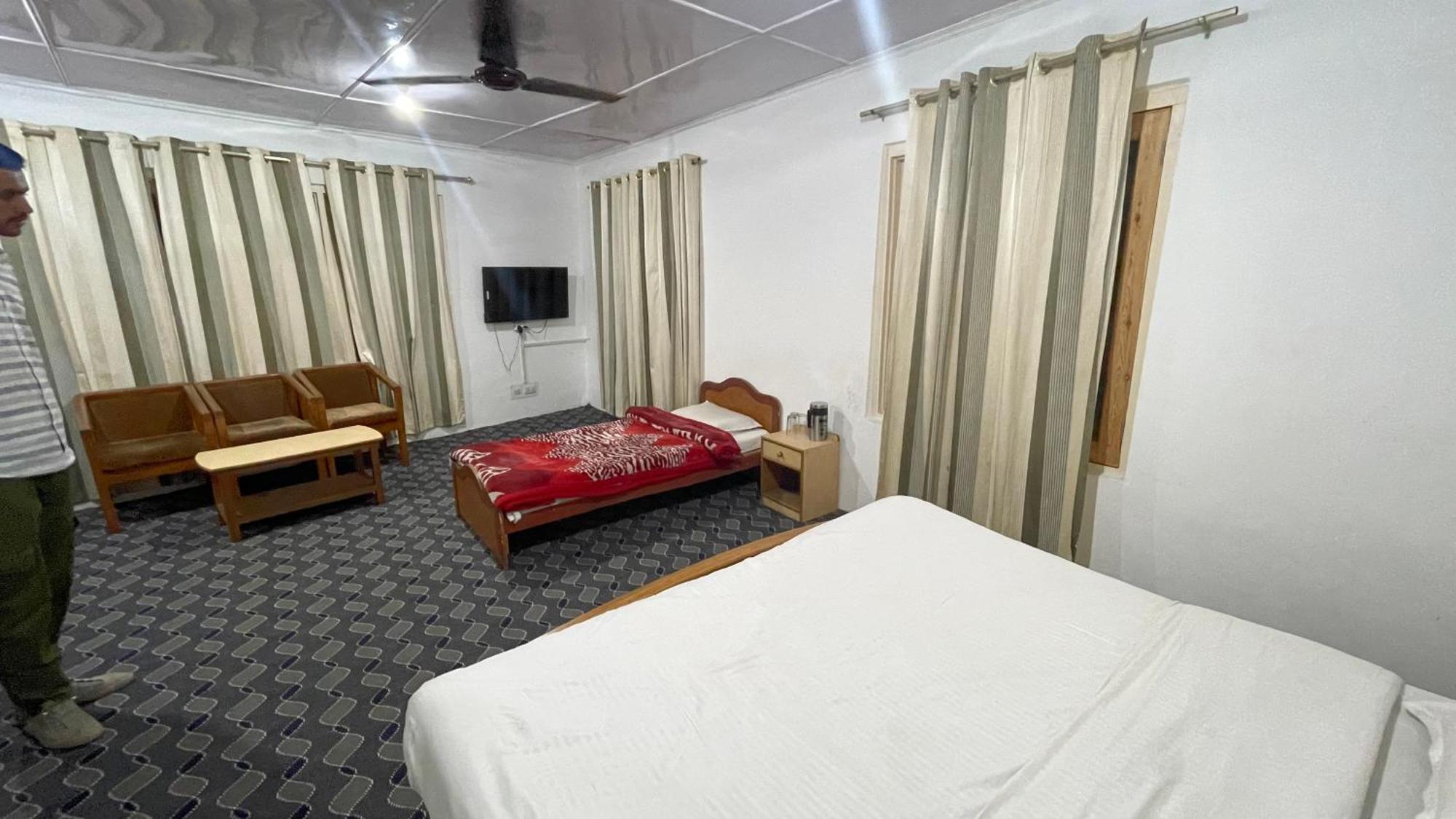 Hotel Senorita Σριναγκάρ Εξωτερικό φωτογραφία